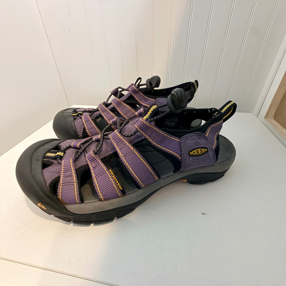 Keen Newport H2 Womens 8.5 Purple Black Closed Toe Hiking Water Sandals 1014199